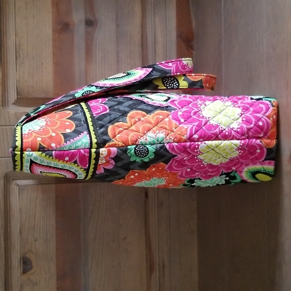 Vera Bradley Ziggy Zinnia Large Tote Bag - Picture 6 of 13